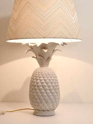 Lampe de table Hollywood Regency ananas blanc dans le style de Tommaso Barbi, Italie, années 1970