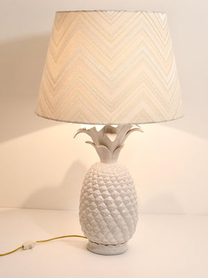 Lampe de table Hollywood Regency ananas blanc dans le style de Tommaso Barbi, Italie, années 1970