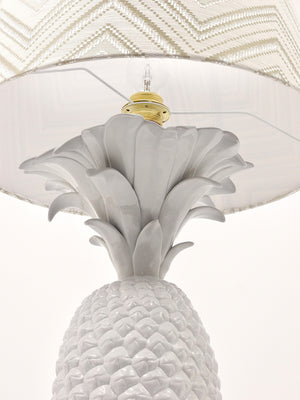 Lampe de table Hollywood Regency ananas blanc dans le style de Tommaso Barbi, Italie, années 1970