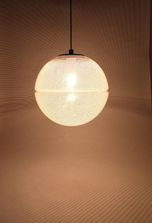Lámpara colgante globo Op-Art posmoderna a rayas, de Harvey Guzzini para Meblo, años 70