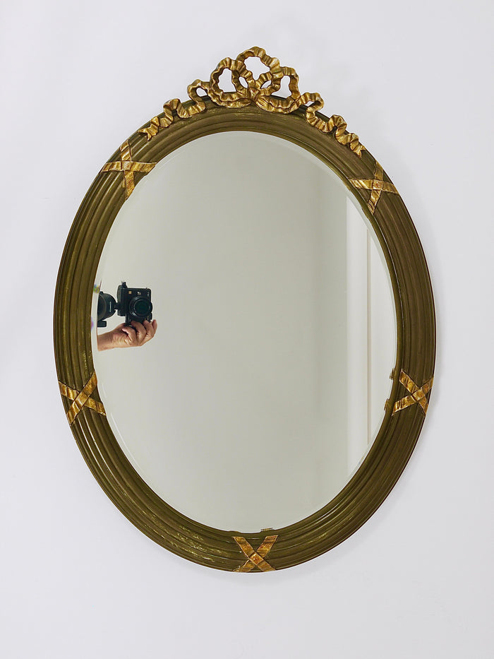 Neoclassical Oval Gilt Wood Gustavian Style Faceted Wall Mirror, Italy, 1900s