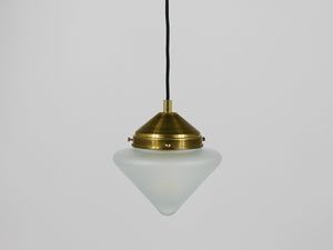 Bis zu 7 Art déco Hängeleuchten aus Messing mit konischen Glasschirmen, Wien 1930er-Jahre