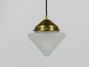 Bis zu 7 Art déco Hängeleuchten aus Messing mit konischen Glasschirmen, Wien 1930er-Jahre
