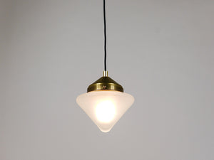 Bis zu 7 Art déco Hängeleuchten aus Messing mit konischen Glasschirmen, Wien 1930er-Jahre