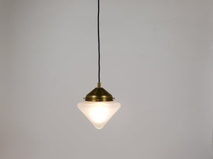 Bis zu 7 Art déco Hängeleuchten aus Messing mit konischen Glasschirmen, Wien 1930er-Jahre