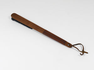 Spazzola per abiti Carl Aubock in noce e pelle, Mid-Century, Austria