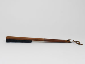 Spazzola per abiti Carl Aubock in noce e pelle, Mid-Century, Austria