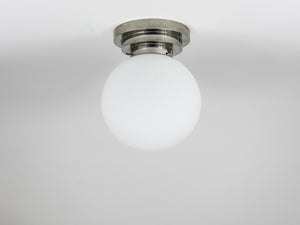 Gran plafón esférico Art Déco de níquel y vidrio opalino, 1930