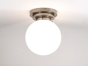 Gran plafón esférico Art Déco de níquel y vidrio opalino, 1930