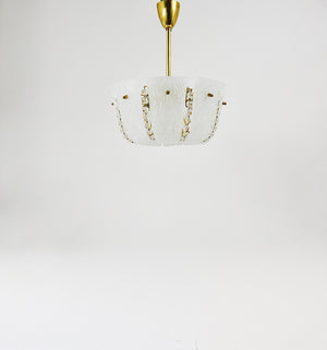 Petit lustre panier courbé J.T. Kalmar, laiton & verre, Autriche, années 1950