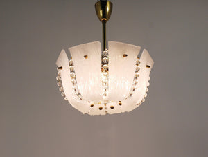 Petit lustre panier courbé J.T. Kalmar, laiton & verre, Autriche, années 1950