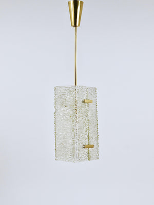 Lustre / suspension rectangulaire J.T. Kalmar en verre texturé et laiton, années 1950