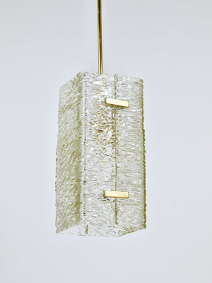 Lustre / suspension rectangulaire J.T. Kalmar en verre texturé et laiton, années 1950