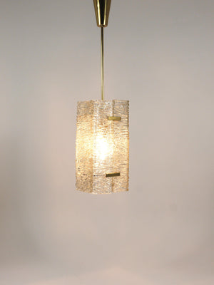 Lustre / suspension rectangulaire J.T. Kalmar en verre texturé et laiton, années 1950