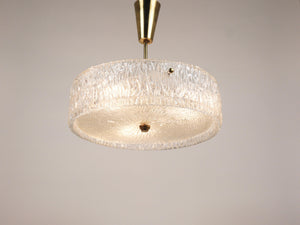 Lustre / suspension J.T. Kalmar ronde en laiton et verre texturé, années 1950