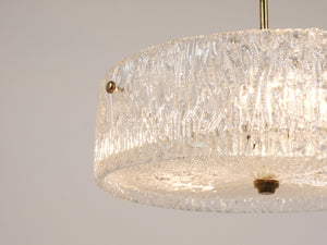 Lustre / suspension J.T. Kalmar ronde en laiton et verre texturé, années 1950