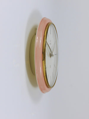 Grande orologio da parete Junghans rosa, nello stile di Max Bill, Mid-Century, Germania, anni 1950
