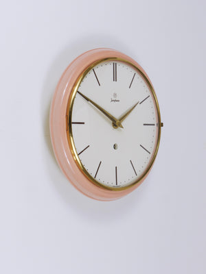 Grande orologio da parete Junghans rosa, nello stile di Max Bill, Mid-Century, Germania, anni 1950