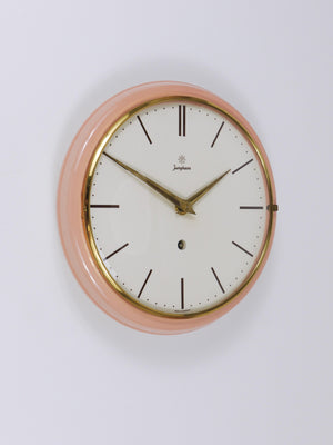 Grande orologio da parete Junghans rosa, nello stile di Max Bill, Mid-Century, Germania, anni 1950