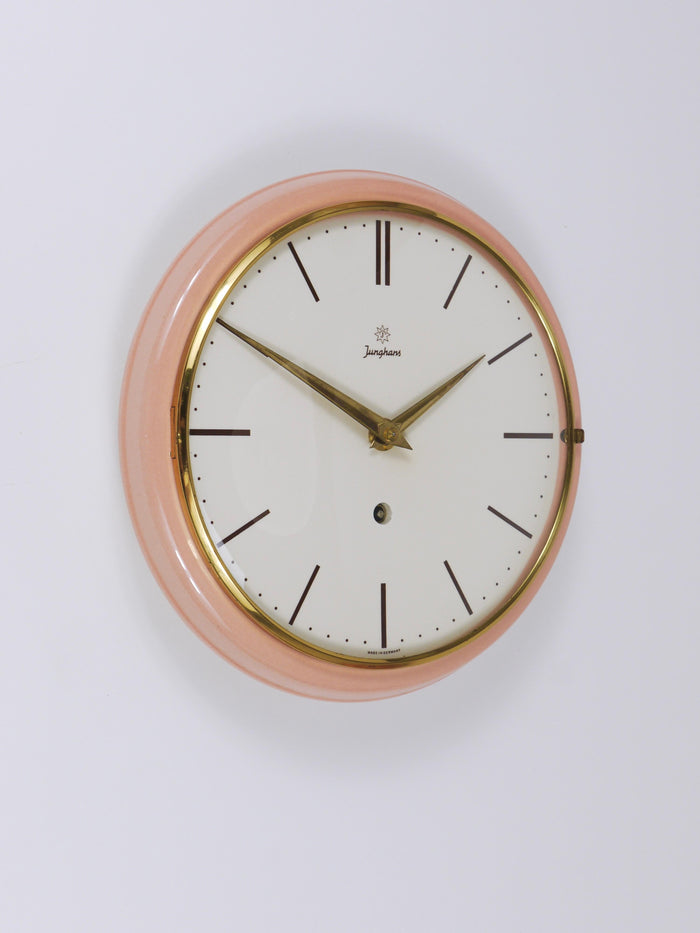 Junghans große rosa Wanduhr im Stil von Max Bill, Mid-Century, Deutschland, 1950er-Jahre