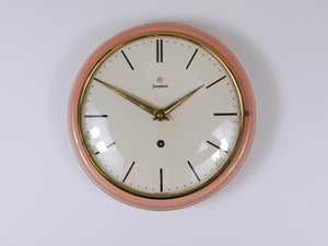 Grande orologio da parete Junghans rosa, nello stile di Max Bill, Mid-Century, Germania, anni 1950