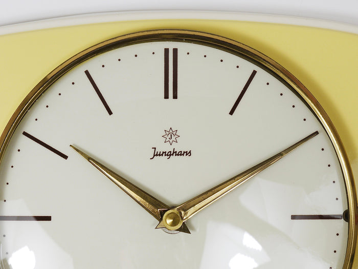 Junghans、パステルイエロー、Max Billスタイル、ミッドセンチュリー壁掛け時計、ドイツ、1950年代
