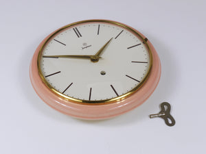 Grande orologio da parete Junghans rosa, nello stile di Max Bill, Mid-Century, Germania, anni 1950