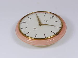 Grande orologio da parete Junghans rosa, nello stile di Max Bill, Mid-Century, Germania, anni 1950