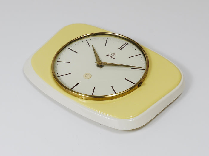 Junghans、パステルイエロー、Max Billスタイル、ミッドセンチュリー壁掛け時計、ドイツ、1950年代