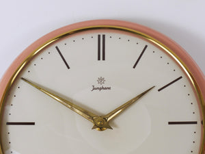 Grande orologio da parete Junghans rosa, nello stile di Max Bill, Mid-Century, Germania, anni 1950
