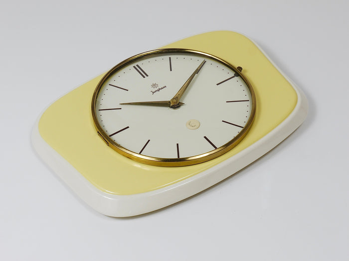 Junghans、パステルイエロー、Max Billスタイル、ミッドセンチュリー壁掛け時計、ドイツ、1950年代