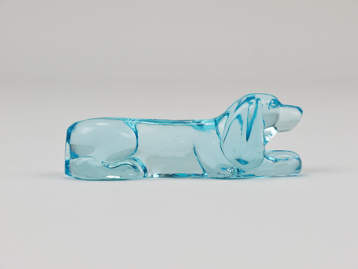 6 reposacuchillos franceses Art Déco con forma de perro, dachshund y basset hound, vidrio azul claro, años 30