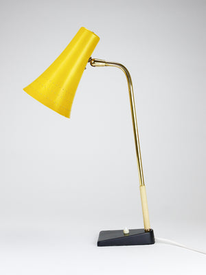 Lampe de table, bureau ou d'appoint J.T. Kalmar jaune, laiton et fer, Vienne, Autriche, années 1950