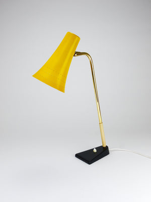 Lampe de table, bureau ou d'appoint J.T. Kalmar jaune, laiton et fer, Vienne, Autriche, années 1950