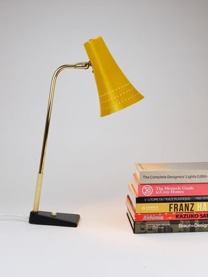 Lampe de table, bureau ou d'appoint J.T. Kalmar jaune, laiton et fer, Vienne, Autriche, années 1950