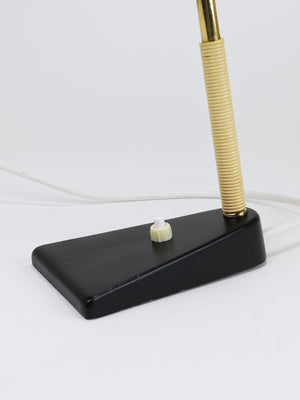 Lampe de table, bureau ou d'appoint J.T. Kalmar jaune, laiton et fer, Vienne, Autriche, années 1950