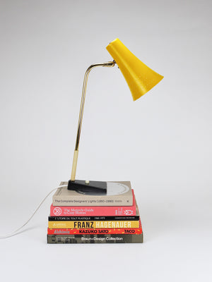 Lampe de table, bureau ou d'appoint J.T. Kalmar jaune, laiton et fer, Vienne, Autriche, années 1950