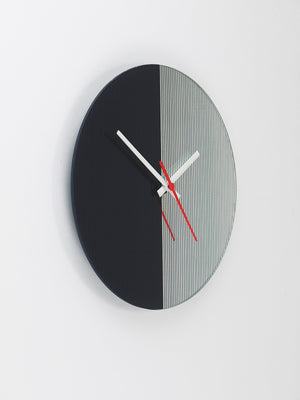 Horloge murale postmoderne rayée en verre miroir noir et blanc, années 1980, Angleterre