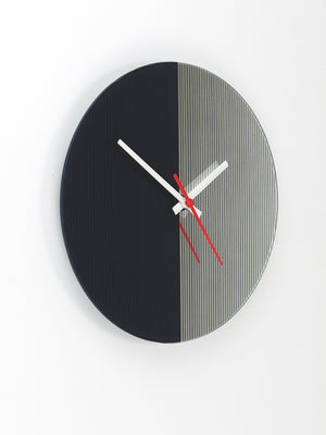 Horloge murale postmoderne rayée en verre miroir noir et blanc, années 1980, Angleterre