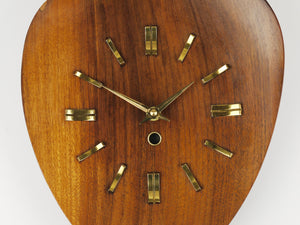 Horloge murale organique Mid-Century de style scandinave, teck & laiton, années 1950