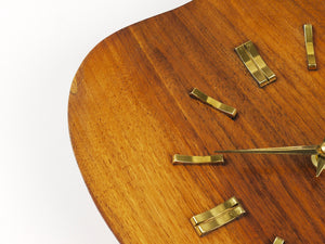 Horloge murale organique Mid-Century de style scandinave, teck & laiton, années 1950