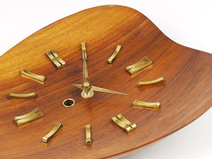 Horloge murale organique Mid-Century de style scandinave, teck & laiton, années 1950