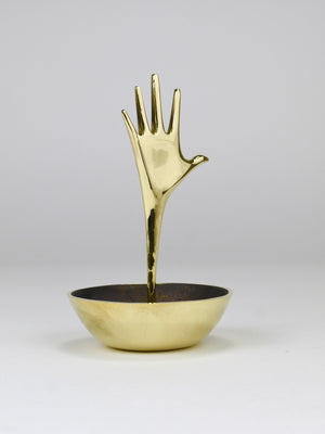 Coupe vide-poche Carl Auböck en laiton avec main décorative, Vienne, Autriche