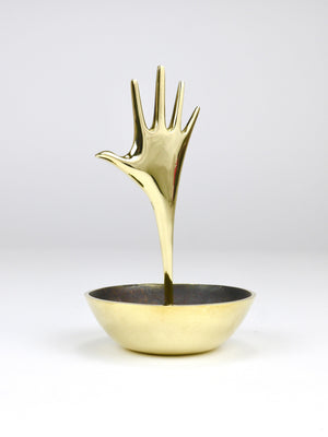 Coupe vide-poche Carl Auböck en laiton avec main décorative, Vienne, Autriche