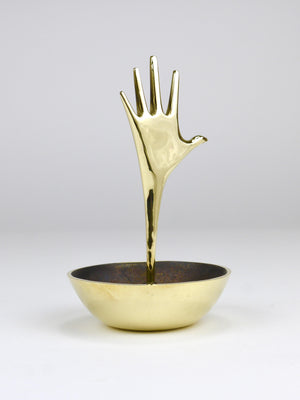 Coupe vide-poche Carl Auböck en laiton avec main décorative, Vienne, Autriche