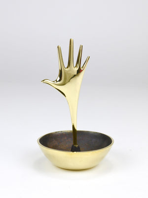 Coupe vide-poche Carl Auböck en laiton avec main décorative, Vienne, Autriche