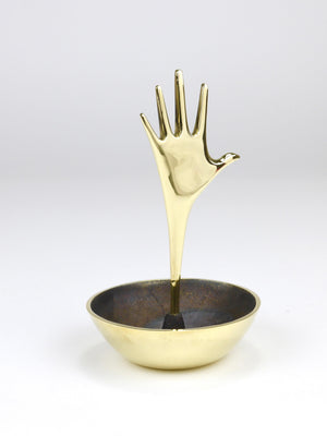 Coupe vide-poche Carl Auböck en laiton avec main décorative, Vienne, Autriche