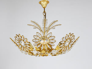 Grand lustre fleur palmier Ernst Palme pour Palwa, laiton doré, cristaux, années 1970