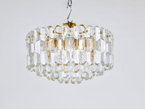 Immense lustre plafonnier J.T. Kalmar Palazzo en laiton doré et verre, années 1950