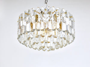 Immense lustre plafonnier J.T. Kalmar Palazzo en laiton doré et verre, années 1950